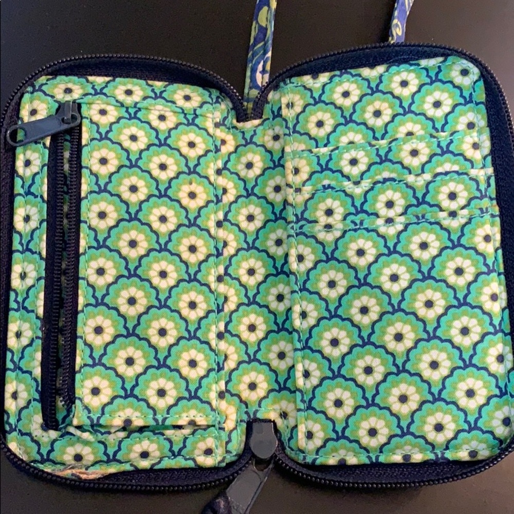 Vera Bradley clutch/wristlet - Picture 3 of 5